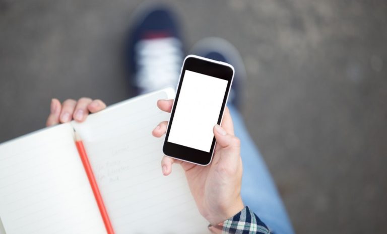 Celular no ambiente escolar: oportunidades e desafios