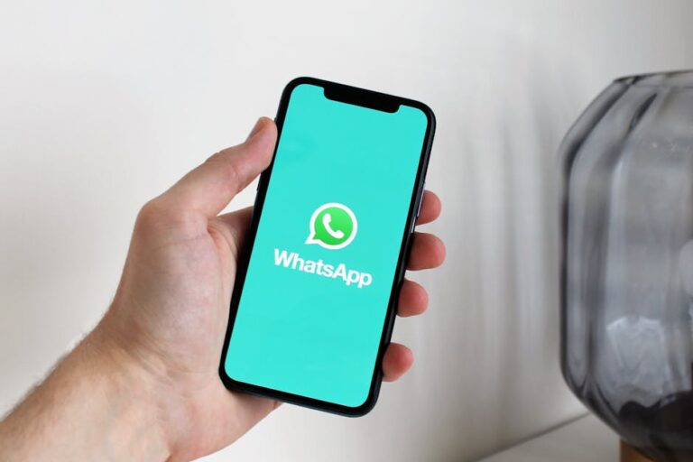 Como automatizar a comunicação escolar com WhatsApp integrado ao CRM F10 para reduzir inadimplência e aumentar a retenção
