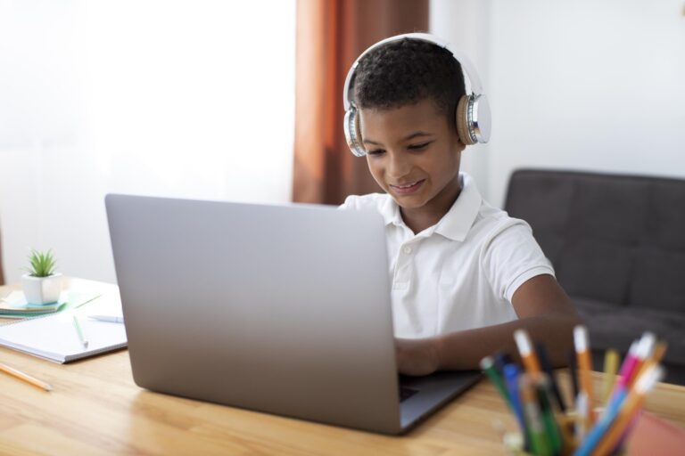 AVA integrado à gestão escolar: como funciona na prática